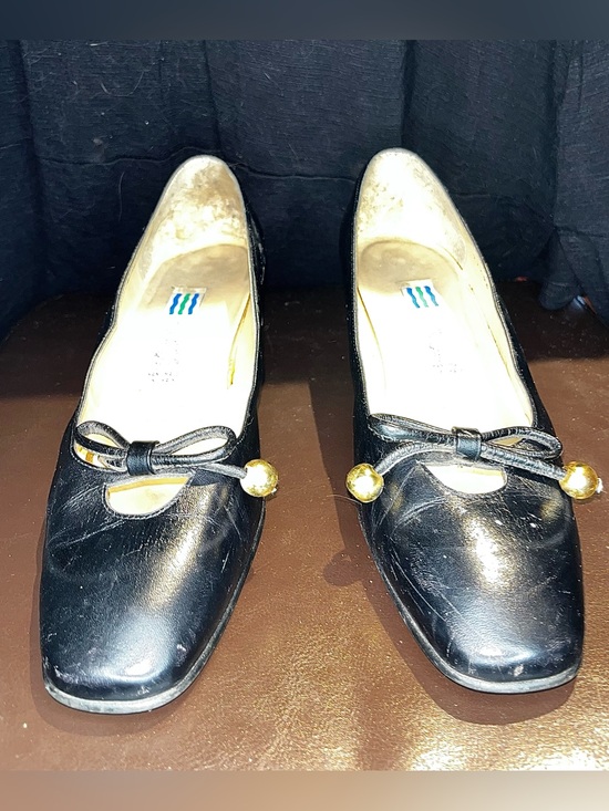 Arnold Churgin Shoes - Black Leather Pumps with Bow & Gold Ball Accent size 7